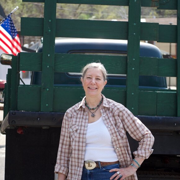 Meet your Posher, Lynn - Picture 1 of 1